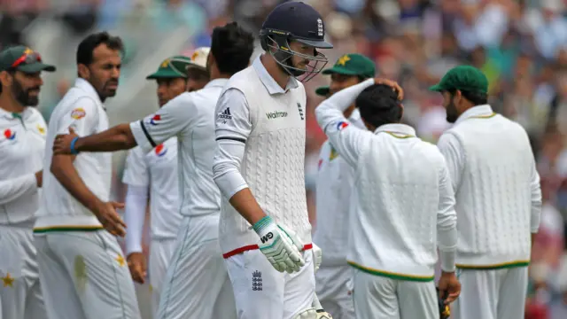 ٹیم میں اپنی جگہ برقرار رکھنے کی کوشش میں مصروف جیمز ونس ایک بار ناکام پویلین لوٹ گئے۔