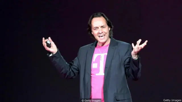 Sếp lớn, CEO của hãng dịch vụ điện thoại di động T-Mobile John Legere nổi tiếng vì dùng từ ngữ 'văng mạng' (Credit: Getty Images)