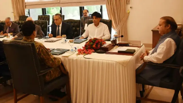  اجلاس میں آرمی چیف جنرل راحیل شریف، وزیر داخلہ چوہدری نثار کے علاوہ دیگر سیاسی و عسکری شخصیات موجود تھیں