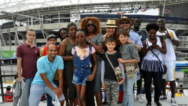 十几个正在里约的避难者在慈善机构的帮助下进场观看奥运足球比赛 （Credit: Diogo Felix）