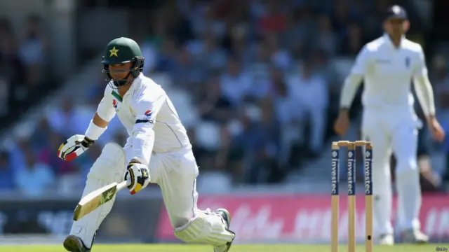 گذشتہ روز نائٹ واچ مین یاسر شاہ نے ایک گھنٹے تک انگلش بولروں کا جوانمردی سے مقابلہ کیا۔