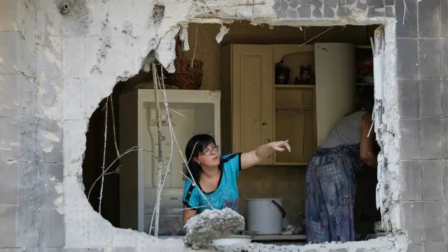 Будинок, пошкоджений обстрілами у Ясинуватій, серпень 2016 року