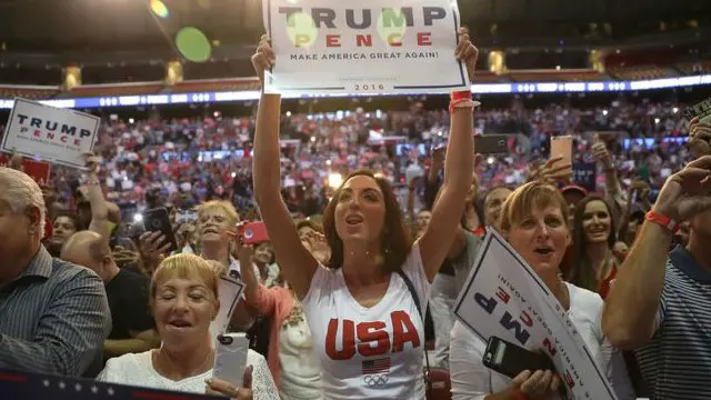 特朗普的競選動員大會曾經洋溢著嘉年華的狂歡氣氛，現在卻憤怒和恐慌見長。