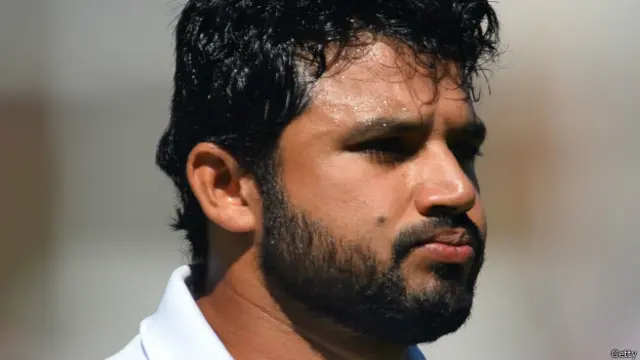 پاکستان کی جانب سے اظہر علی نے نو چوکوں کی مدد سے 49 رنز بنائے