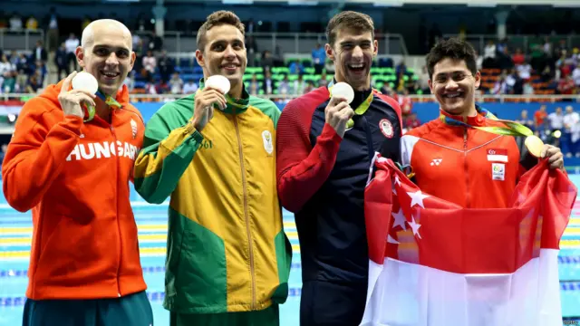 新加坡飞鱼斯库林力挫美国名将菲尔普斯夺得奥运金牌