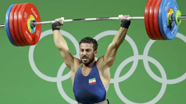 ایرانی ویٹ لفٹر کیانوش رستمی نے مجموعی طور پر 396 کلوگرام وزن اٹھا کر نیا عالمی ریکارڈ قائم کیا