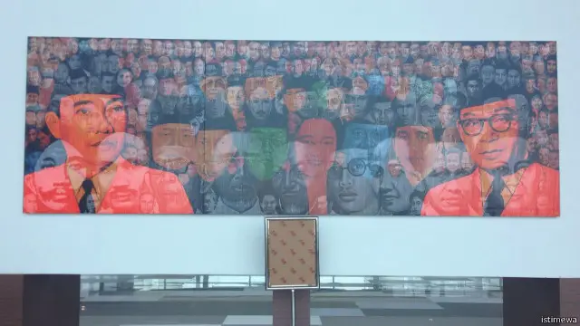 Dalam lukisan itu, gambar Aidit berukuran kecil jika dibandingkan tokoh NU Hasyim Asyarie dan tokoh Muhammadiyah Ahmad Dahlan.