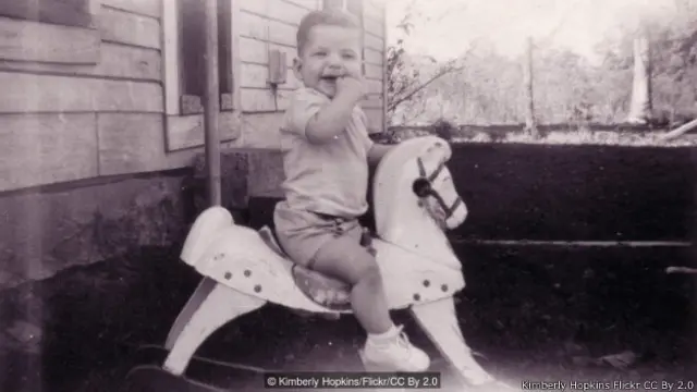 Sebagian psikolog berargumen bahwa kemampuan membentuk ingatan autobiografis datang dari kemampuan berbicara.