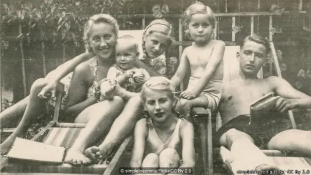 Kadang kita tak bisa mempercayai keakuratan ingatan awal kita - kadang hal itu terbentuk oleh percakapan tentang ingatan tersebut.