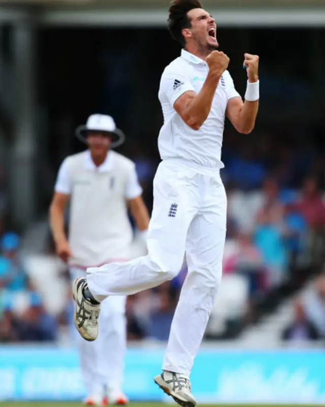 انگلش فاسٹ بولر سٹیفن فن نے گذشتہ روز پاکستان کے دو کھلاڑیوں کو آؤٹ کیا تھا۔