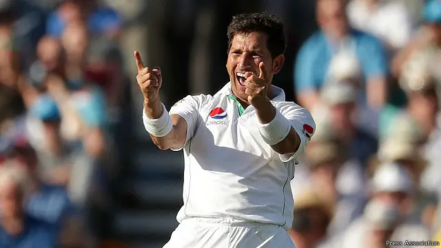 یاسر شاہ نے انگلینڈ کی دوسری اننگز میں گرنے والی چار میں سے تین وکٹیں حاصل کیں