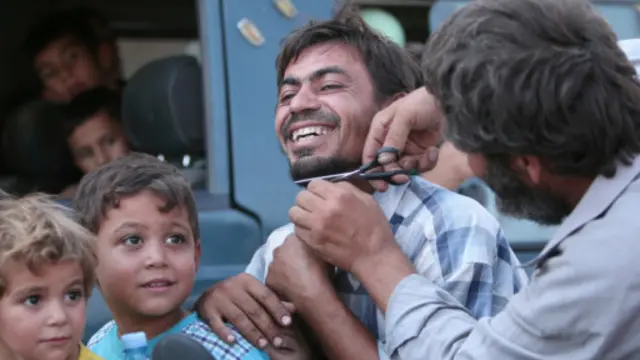 这名男子终于能剪掉胡子