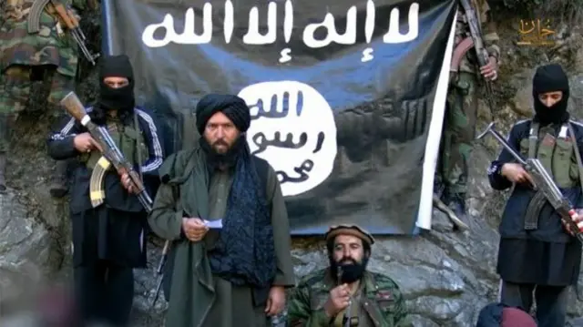 Hafiz Saeed Khan xuất hiện trong đoạn video tuyên truyền của IS năm 2015
