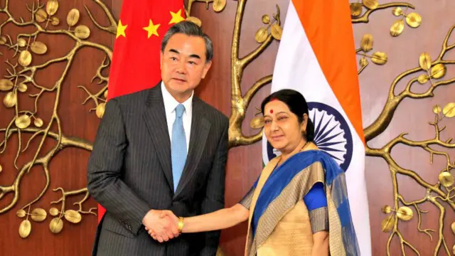 چین اور انڈیا کے وزرائے خارجہ کے درمیان لنچ پر کئی گھنٹے بات چیت ہوئی