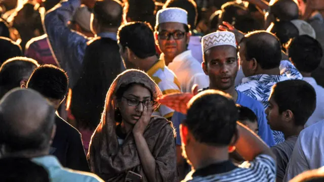 Komunitas muslim di New York mendatangi lokasi imam masjid dan asistennya ditembak.