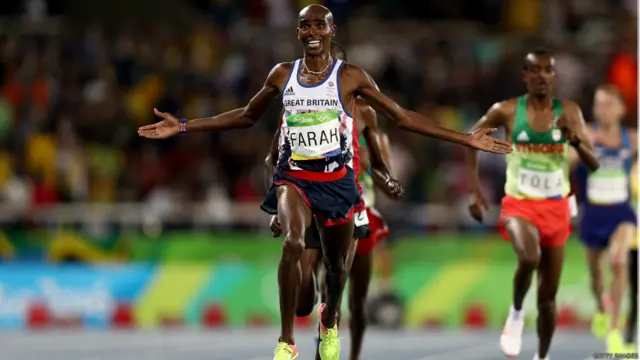 د بريتانيا محمد فرح له لوېدو سره د ۱۰ زره متره منډې سياليو کې د سرو زرو مډال خپل کړ. دا په اولمپيک سياليو کې د ده د سرو درېيم مډال دی.