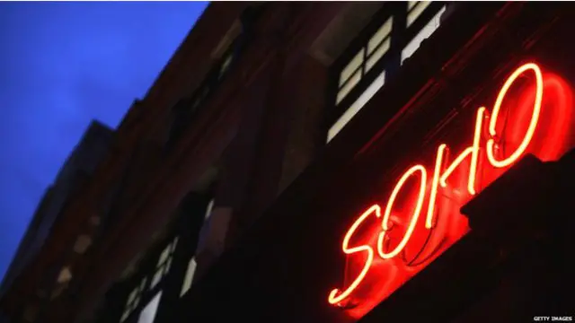 د جنسي خرڅونې معاملې معمولا د لندن د سوهو او پاډینګټن د سیمو په سړکونو او کوڅو او هم په فاحشه خانو کې ترسره کېږي.