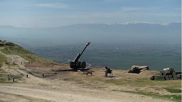 بغلان بر سر شاهراه کابل مزارشریف واقع شده و اهمیت استراتژیک دارد