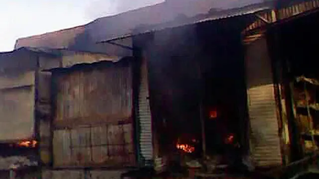 عکسهای منتشر شده در شبکههای اجتماعی مغازههای دهنه غوری را در حال سوختن نشان میدهد