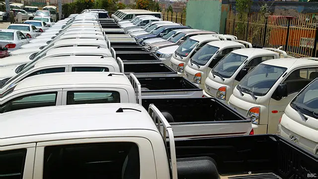 د افغانستان په هر کوچني او لوی ښار کې له خلکو ډېر د موټرو ګڼه ګوڼه لېدلی شو.