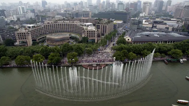 经过改造的杭州西湖音乐喷泉