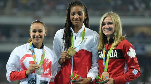 د ښځینه وو د ټوپ وهلو سيالیو کې د بلجيم تفيساتو تيام د سرو زرو، د بريتانيا جسيکا اېنس هېل د سپينو زرو او د ايټون کاناډا، برارين تايسين د ژېړو مډال وګاټه