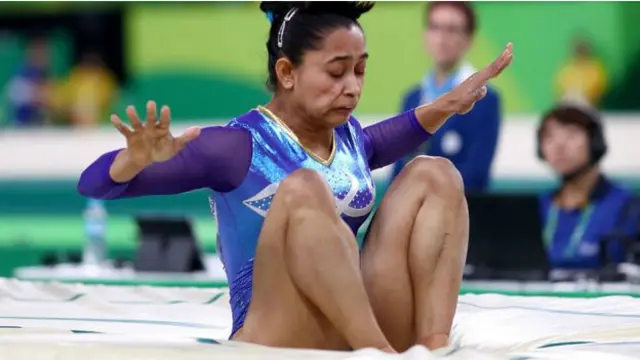 Cô hoàn thành bước nhảy thành công nhưng mất điểm khi cô ngồi xuống