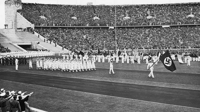 مراسم الاحتفال ببدء دورة الألعاب الأولمبية في ألمانيا عام 1936