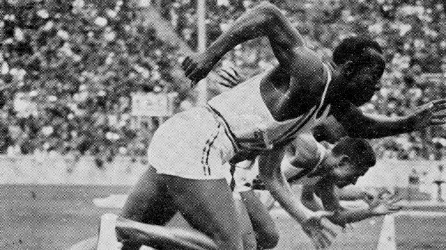 العداء الأمريكي جيسي أوينز، الذي يتناول الفيلم قصته، خلال مشاركته في أولمبياد برلين 1936