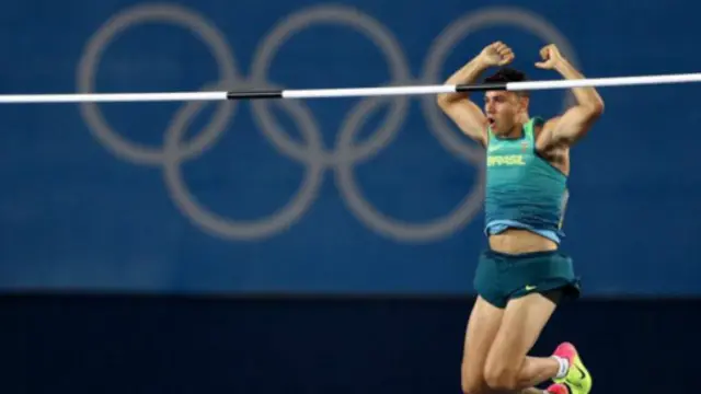 برازیل کے تیاگو دی سلوا نے پول والٹ میں نیا عالمی ریکارڈ قائم کیا