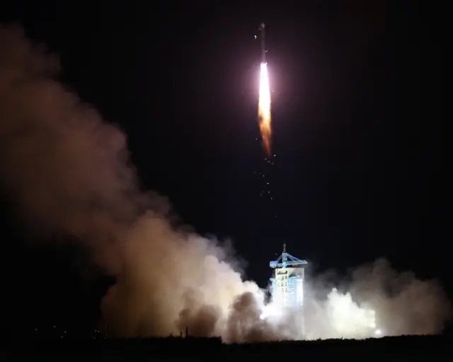 長征二號丁火箭發射升空（新華社圖片6/8/2016）