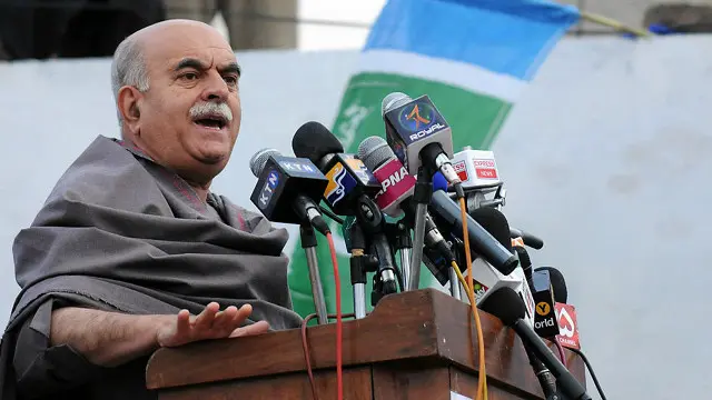 ځینو څارونکو د ټاکنو کمیسیون ته د اڅکزي پر احضارولو حیرانتیا ښوولې