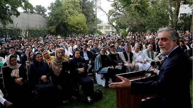 پس از افزایش تنش به رهبران حکومت وحدت ملی، آقای عبدالله با حامیان خود دیدار و بر اجرای کامل موافقتنامه حکومت وحدت ملی تاکید کرد