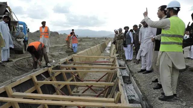 دغه هوايي ډګر په تڼیو ولسوالۍ کې په ۳ زره جریبه ځمکه رغول کېږي، چې ټول لګښت به پرې ۸ اعشاریه ۵ میلیونه ډالره وشي