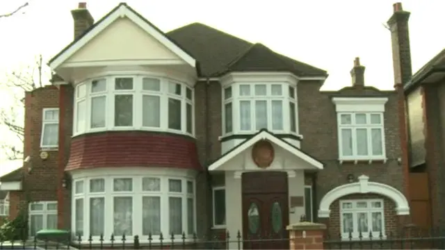 Phó đại sứ của Đại sứ quán Bắc Hàn tại London đã trốn cùng gia đình