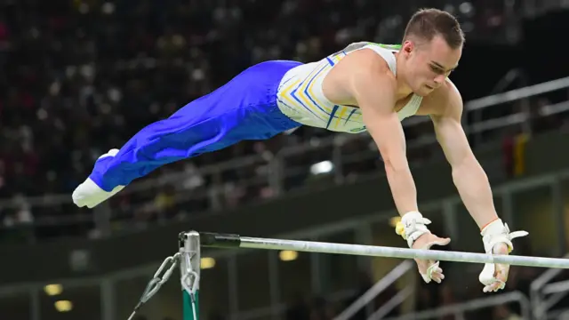 До цього він здобув "срібло" у абсолютній першості в спортивній гімнастиці.