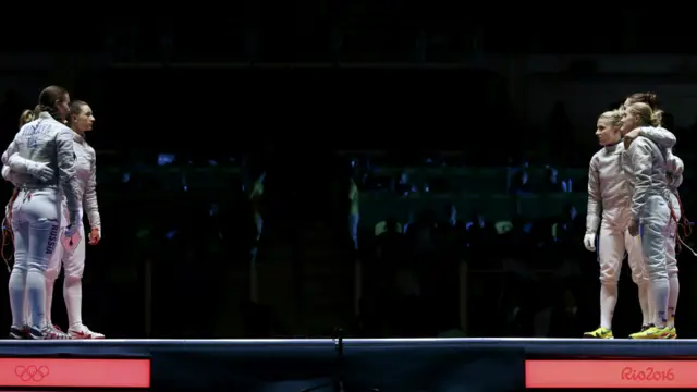 Ще одне срібло Україні принесла жіноча команда з фехтування на шаблях. Ольга Харлан, Аліна Комащук, Олена Кравацька, Олена Вороніна у фіналі боролись із росіянками. Поєдинок закінчився з рахунком 30:45.
"Представниці російської збірної протягом усіх поєдинків стабільно наносили свої п'ять ударів, не дозволивши жодній із українок відігратися і хоч якось скоротити розрив у рахунку", - пише про фінальний матч Національна федерація фехтування України.