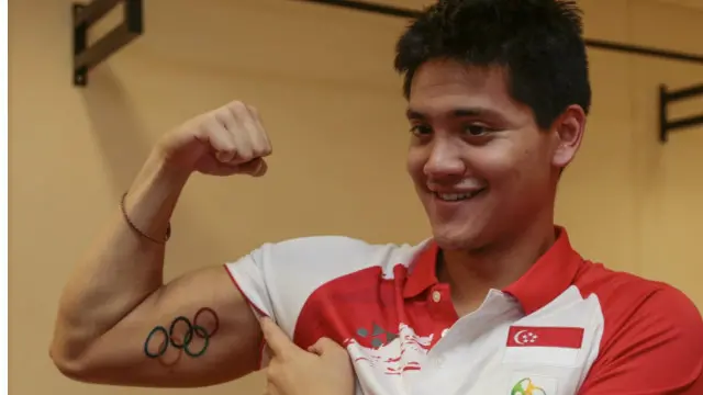 Joseph Schooling khoe hình xăm mới tại cuộc họp báo
