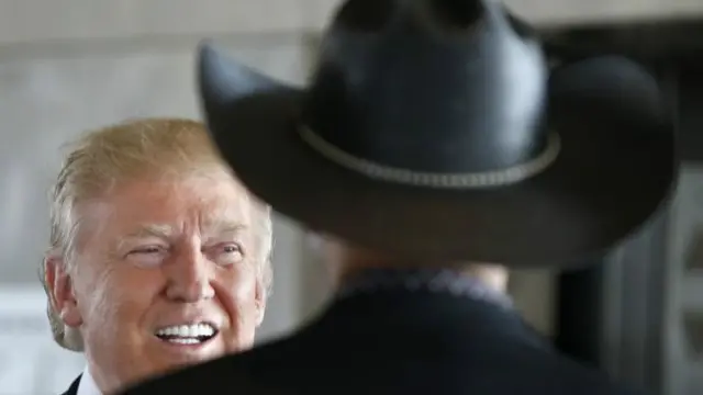 ڈونلڈ ٹرمپ نے ملواکی پولیس کے اہلکار ڈیوڈ کلارک سے ملاقات کی