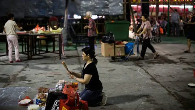 香港民眾在盂蘭節拜祭
