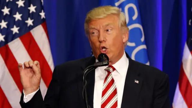 ترامپ دولت آمریکا و رقیب انتخاباتی خود را به باج‌دهی به گروگانگیرها متهم کرد