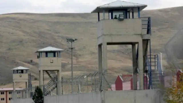 Türkiyə həbsxanalarında 183,000 adam cəza çəkir