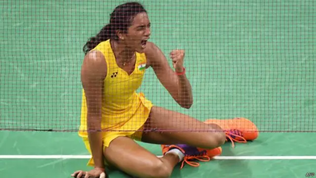 پانچ جولائی سنہ 1995 کو انڈیا میں پیدا ہونے والی سندھو نے آٹھ سال کی عمر سے بیڈ منٹن کھیلنا شروع کر دیا تھا