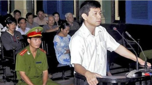 Ông Trần Huỳnh Duy Thức trong phiên tòa năm 2010