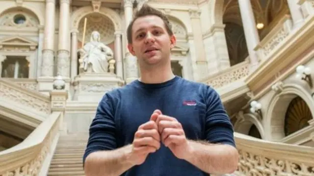 مکس شرمس تا حالا دوبار از سیاست حریم خصوصی فیس‌بوک شکایت کرده