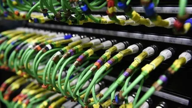 سیستم‌های ایمنی از یادگیری ماشینی برای نظارت بر ترافیک شبکه استفاده می‌کنند