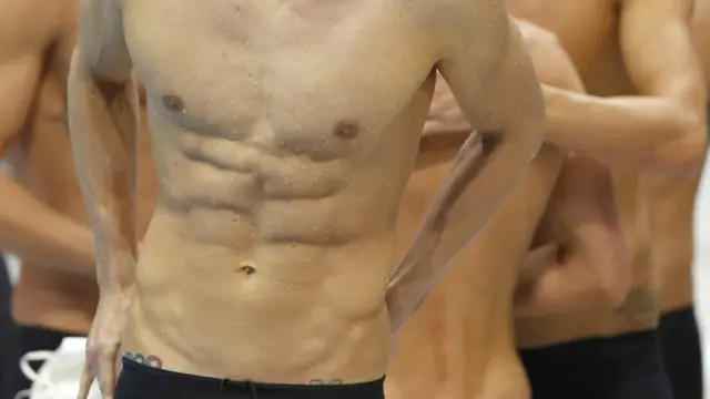 Кумир Скулінга – американський плавець Майкл Фелпс, також має тату з кільцями. Але в нього воно на менш видному місці – на правому стегні. Ось його видно на цьому фото із Ігор у Лондоні.