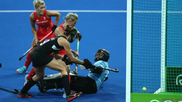 د ښځينه وو د هاکي سياليو کې بريتانيا، نيوزيلنډ ته په نيمه پايلوبه کې درې صفر ماته ورکړه او پايلوبې ته لار وموندله