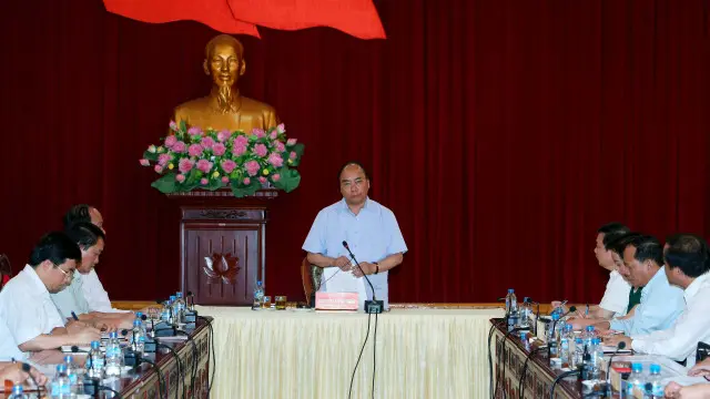 Thủ tướng Chính phủ Việt Nam, ông Nguyễn Xuân Phúc, chỉ đạo ổn định tình hình chính trị - xã hội ở Yên Bái sau vụ nổ súng.