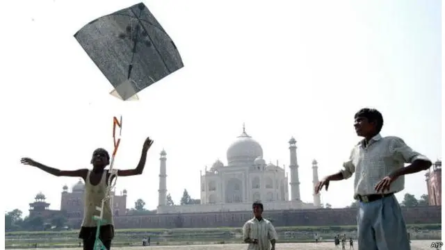 انڈیا اور پاکستان جیسے ملکوں میں پتنگ بازی ایک مقبول کھیل ہے